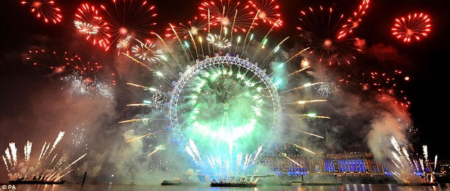 Capodanno a Londra, i fuochi sul Tamigi diventano a pagamento